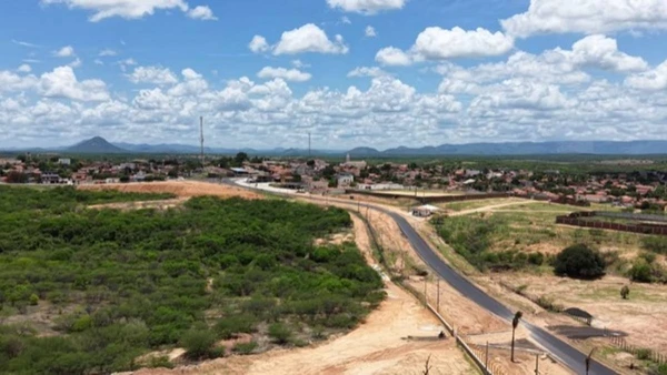Conheça os detalhes da vila que transporta visitantes ao passado nordestino e consolidou-se como o cenário principal da abertura do São João no RN por Reprodução YT/TV CHICO COBRA D’ÁGUA