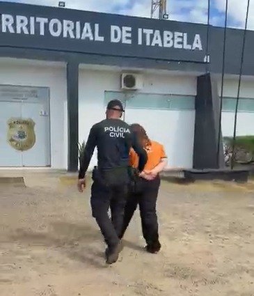 Funcionária é presa por roubar dinheiro do caixa de loja na Bahia por Reprodução