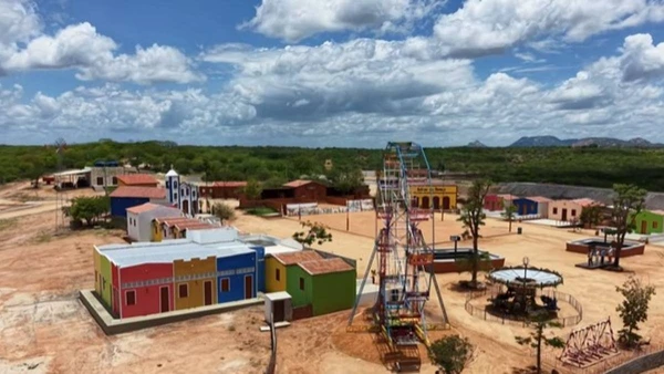 Idealizada pelo cantor Dorgival Dantas, a Cidade do Forró une história, estrutura funcional e impacto social, transformando-se no novo motor da economia do Oeste Potiguar