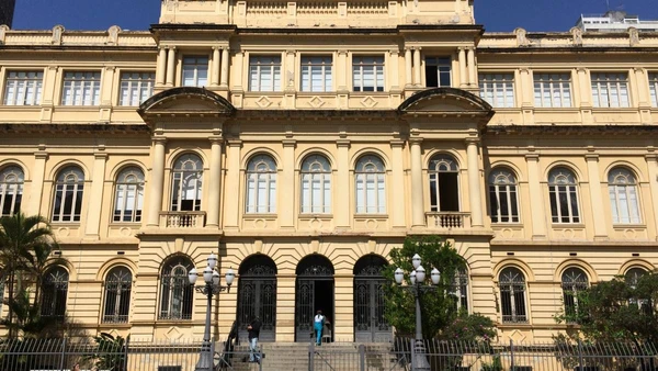 O berço da educação em SP: projetado por Ramos de Azevedo, o icônico Caetano de Campos guarda 180 anos de história e o legado de gênios brasileiros por Wikimedia Commons