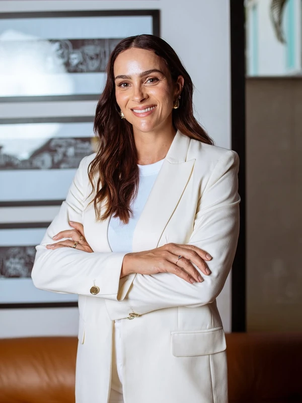 Juliano Cazarré com mulher, Letícia Cazarré, e filhos por Reprodução/Instagram @marciofariasfoto