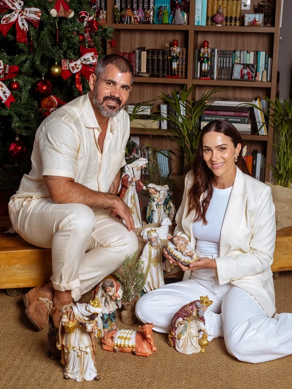 Juliano Cazarré com mulher, Letícia Cazarré, e filhos por Reprodução/Instagram @marciofariasfoto