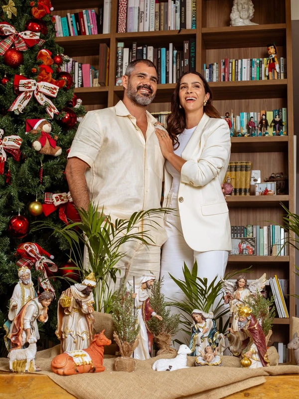 Juliano Cazarré com mulher, Letícia Cazarré, e filhos por Reprodução/Instagram @marciofariasfoto