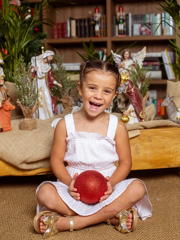 Juliano Cazarré com mulher, Letícia Cazarré, e filhos por Reprodução/Instagram @marciofariasfoto