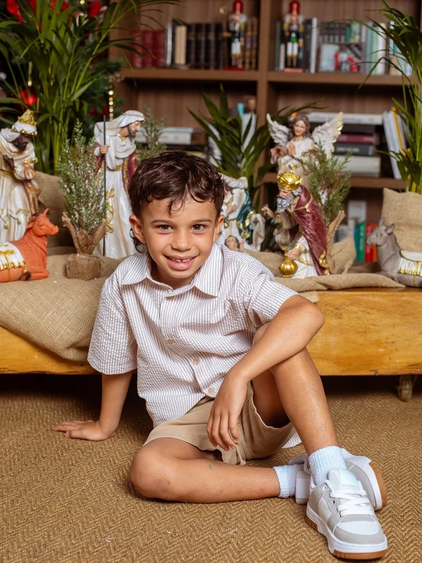Juliano Cazarré com mulher, Letícia Cazarré, e filhos por Reprodução/Instagram @marciofariasfoto