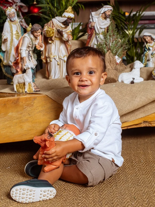 Juliano Cazarré com mulher, Letícia Cazarré, e filhos por Reprodução/Instagram @marciofariasfoto