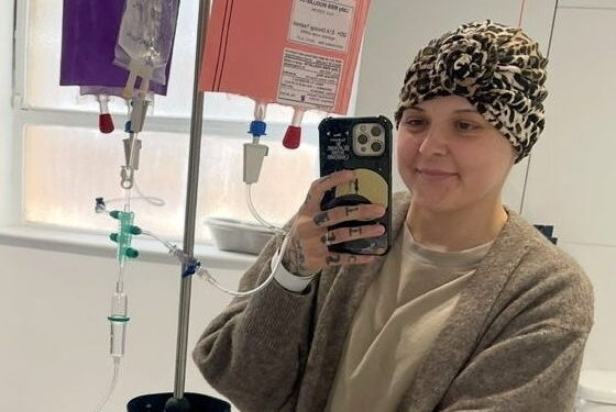 Libby Woolaston foi diagnosticada com câncer por Acervo Pessoal