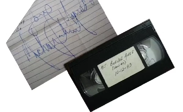 Marcelo Cunha e suas relíquias do cantor Michael Jackson por Arquivo pessoal