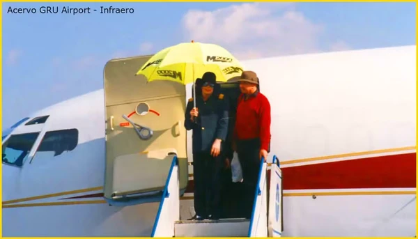 Michael Jackson em visita ao Brasil em 1993 e o guarda-sol de R$ 1,5 milhão por Arquivo Infraero Guarulhos