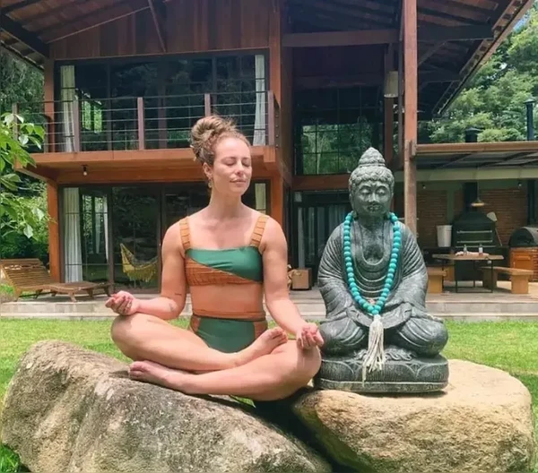 Sítio de Paolla Oliveira une luxo, piscina e natureza na serra do Rio por Reprodução