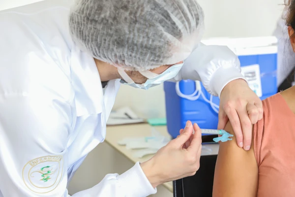 SaÃºde convoca crianÃ§as, idosos e gestantes para dia D contra a gripe no sÃ¡bado. Foto: Hully Paiva/SMCS (arquivo)