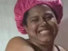 Imagem - Jovem morre após sofrer choque elétrico ao usar celular carregando na tomada