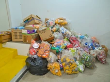 Imagem - Vencidos desde 2024: Vigilância apreende 1,8 tonelada de alimentos e interdita supermercado na Bahia