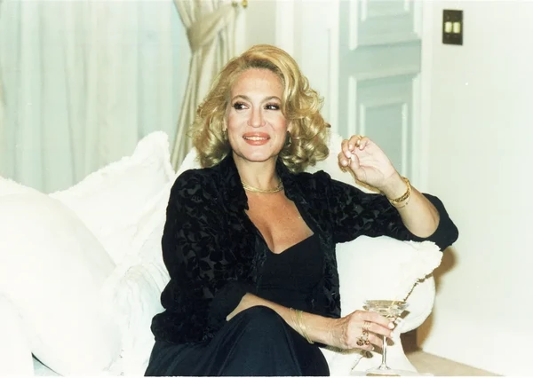 Aquário – Branca Letícia (Por Amor): Original, debochada e com um senso de humor ácido. Ela quebrava padrões e não se importava com as convenções sociais da época. por Acervo/TV Globo