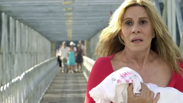 Câncer – Nazaré Tedesco (Senhora do Destino): Dramática e apegada ao passado, ela criou sua própria realidade familiar e defendia sua "posse" de forma possessiva e emocional. por Zé Paulo Cardeal/TV Globo