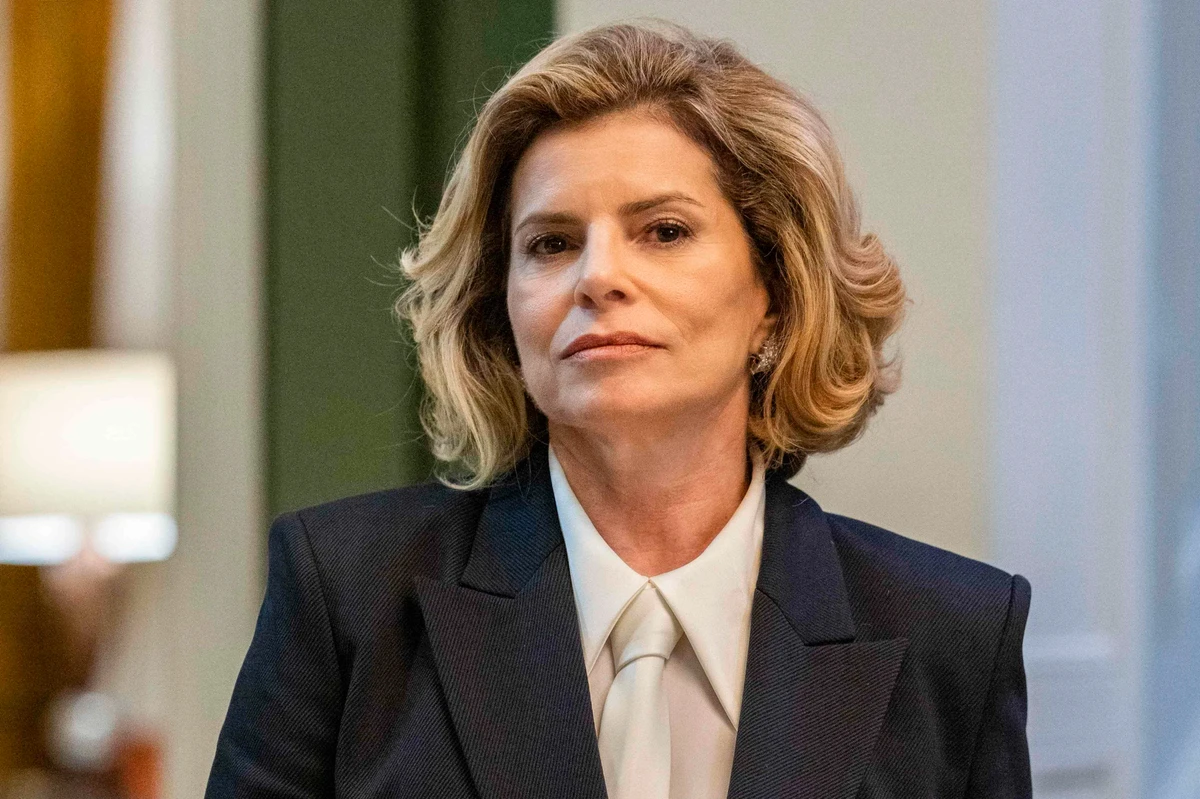 Capricórnio – Odete Roitman (Vale Tudo): A personificação da autoridade, do elitismo e do poder corporativo. Pragmática, ela desprezava tudo o que não fosse "eficiente". por Fábio Rocha/TV Globo