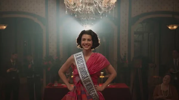 Eugênia consegue desfilar na final do concurso em 'A Nobreza do Amor'