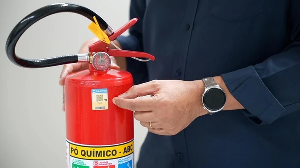 Extintor com novo selo por Divulgação