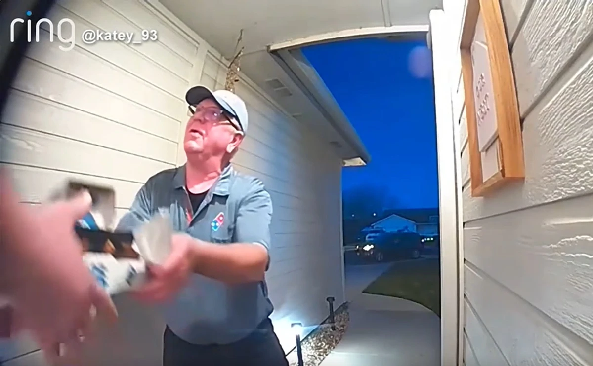 Gesto inusitado de entregador de pizza comove cliente e rende ‘gorjeta’ de mais de R$ 300 mil por ABC News