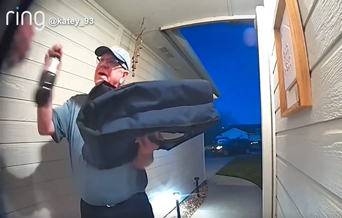 Gesto inusitado de entregador de pizza comove cliente e rende ‘gorjeta’ de mais de R$ 300 mil por ABC News