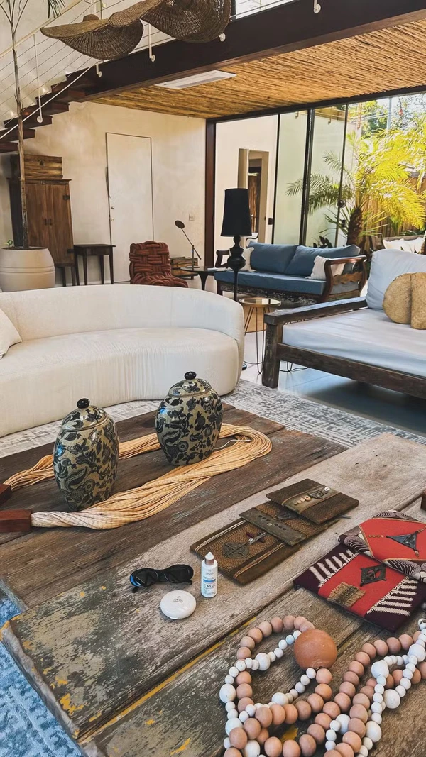 Isis Valverde e Marcus Buaiz compartilharam cliques em Trancoso por Reprodução/Instagram