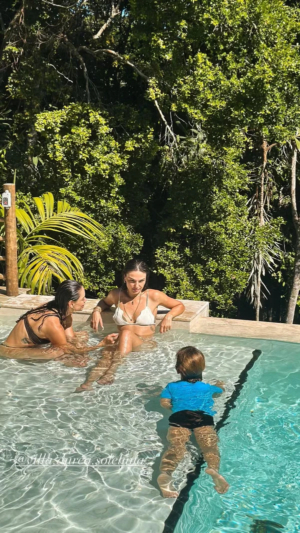 Isis Valverde e Marcus Buaiz compartilharam cliques em Trancoso por Reprodução/Instagram