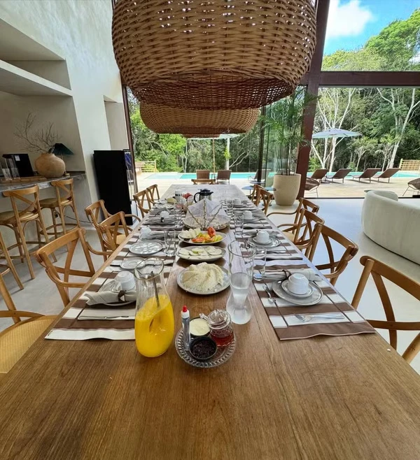 Isis Valverde e Marcus Buaiz compartilharam cliques em Trancoso por Reprodução/Instagram