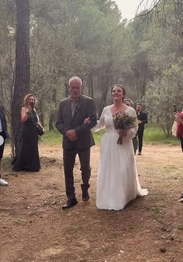 Kananda Raia com o pai em seu casamento na Espanha por Reprodução/Redes sociais 