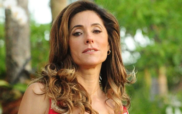 Leão – Tereza Cristina (Fina Estampa): Exuberante, vaidosa e obcecada em ser o centro das atenções. Ela não aceita ser ofuscada por ninguém, especialmente pela "ralé". por João Miguel Júnior/TV Globo