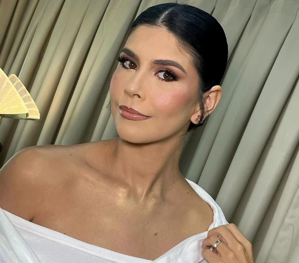 Luiza Rabello, do meme "Menos Luiza, que está no Canadá" por Reprodução/Instagram