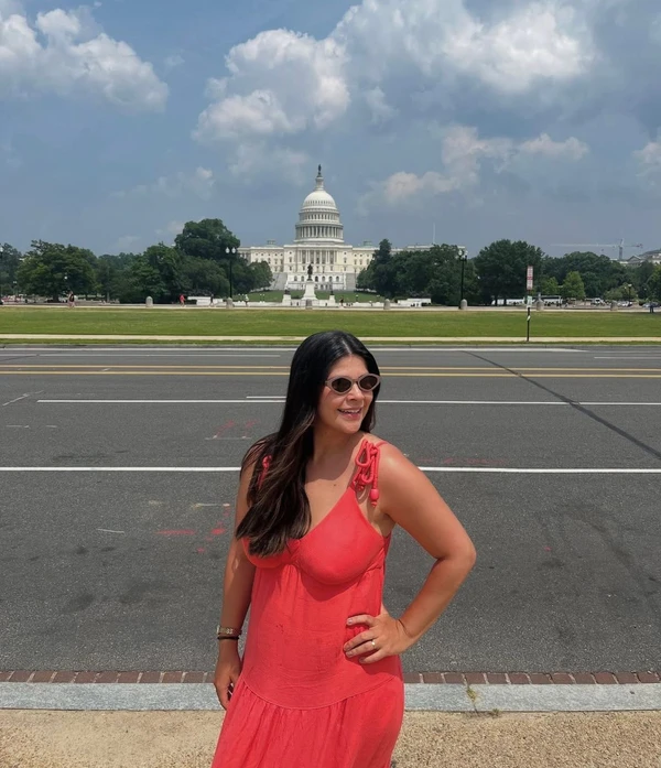 Luiza Rabello, do meme "Menos Luiza, que está no Canadá" por Reprodução/Instagram