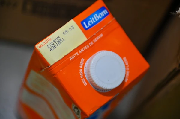 Produtos vencidos foram encontrados no local por Divulgação