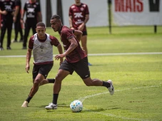 Imagem - Em busca de consistência fora de casa, Vitória tenta repetir roteiro de 2024 contra Athletico-PR