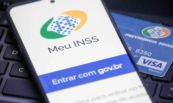 A DPU solicitou a imediata implementação do benefício, com urgência por se tratar de pessoa idosa