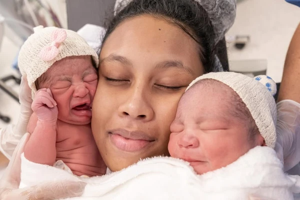 Beatriz e Brayan são os primeiros gêmeos a chegarem ao mundo na Maternidade e Hospital da Criança Alan Sanches por Renata Casali