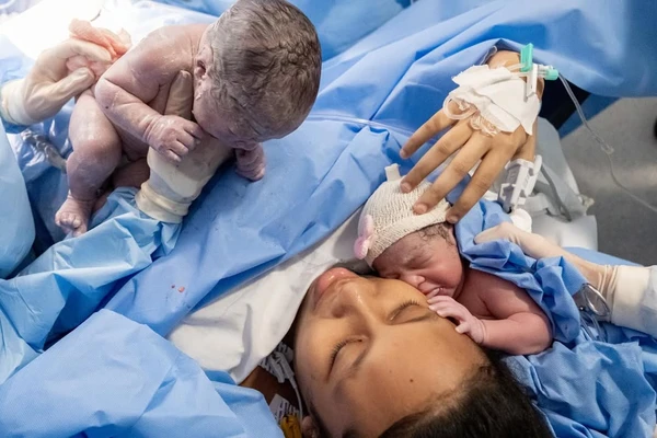 Beatriz e Brayan são os primeiros gêmeos a chegarem ao mundo na Maternidade e Hospital da Criança Alan Sanches por Renata Casali