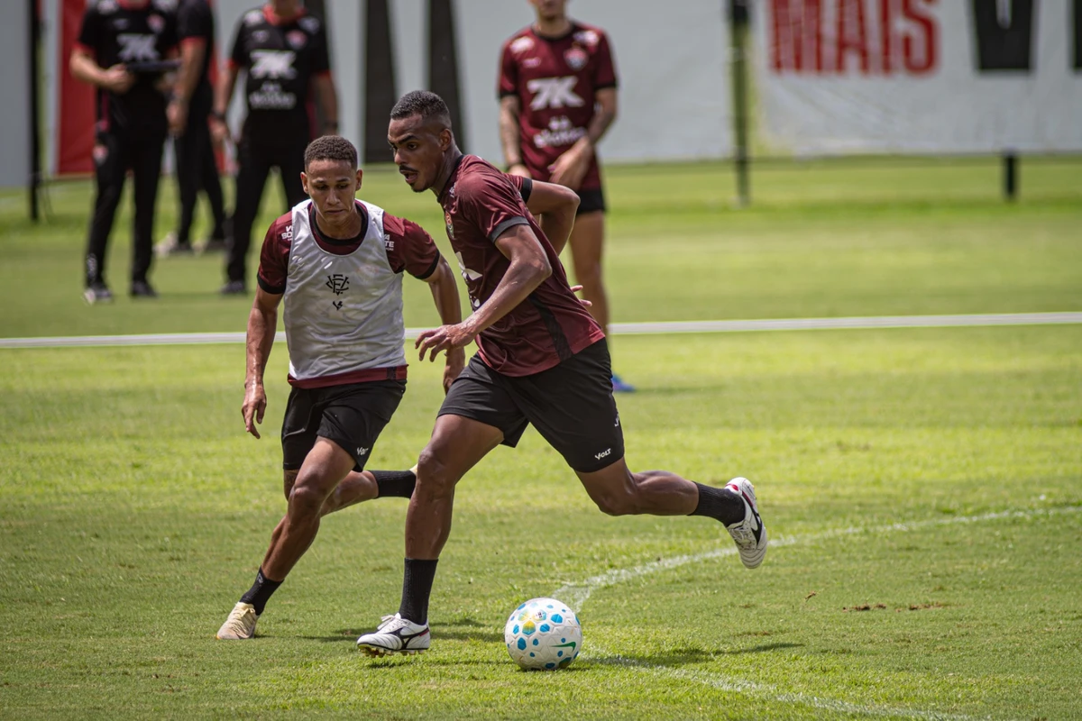 Caíque Gonçalves retomou a titularidade com Jair Ventura no Vitória