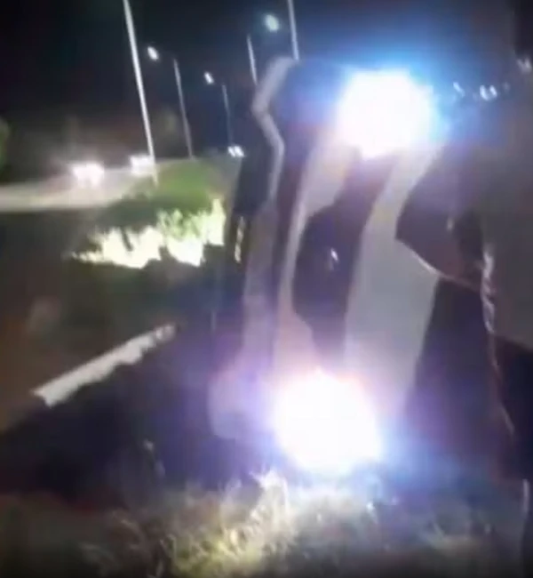 Carro capotou após pneu estourar por Reproduçào