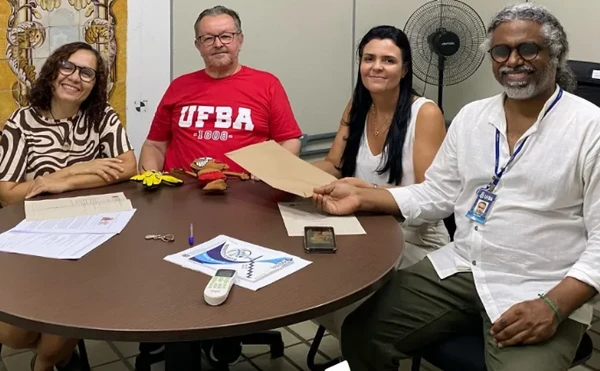 Salete Maria (esquerda)  por Reprodução