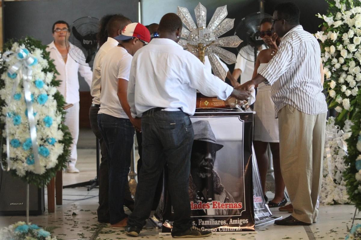 Enterro de Augusto Omolú por Arquivo CORREIO