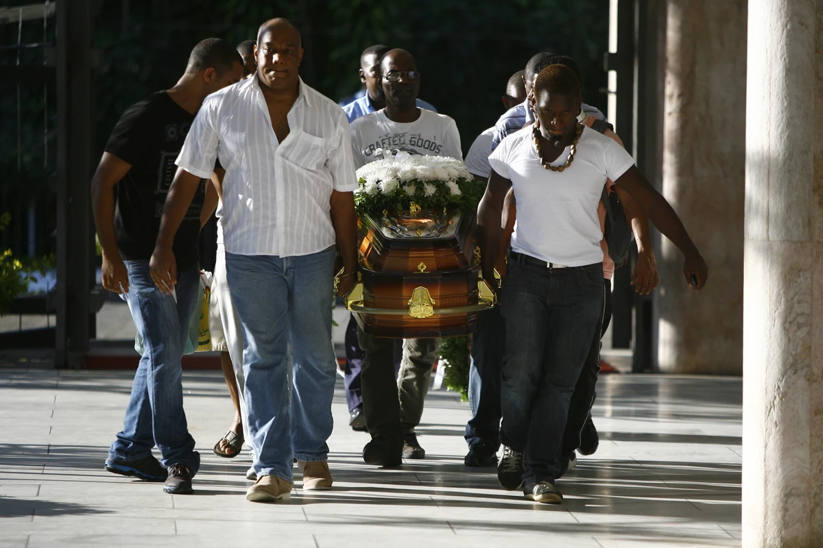 Enterro de Augusto Omolú por Arquivo CORREIO