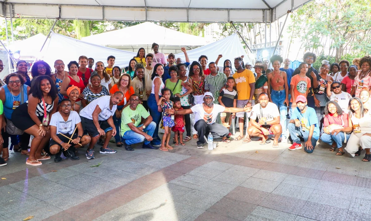 Idealizada pelo Coletivo Resistência Preta, feira itinerante ocupa a Estação da Lapa para conectar a economia criativa dos territórios periféricos a novos públicos
