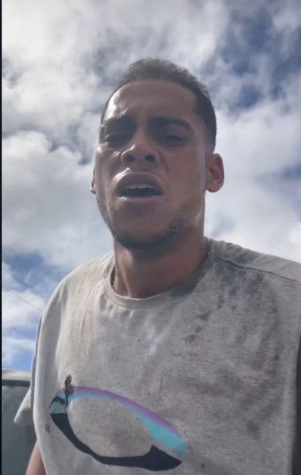 Junior Santos pediu socorro na rede social após ser baleado por Reprodução