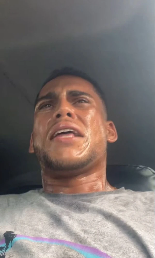 Junior Santos pediu socorro na rede social após ser baleado por Reprodução