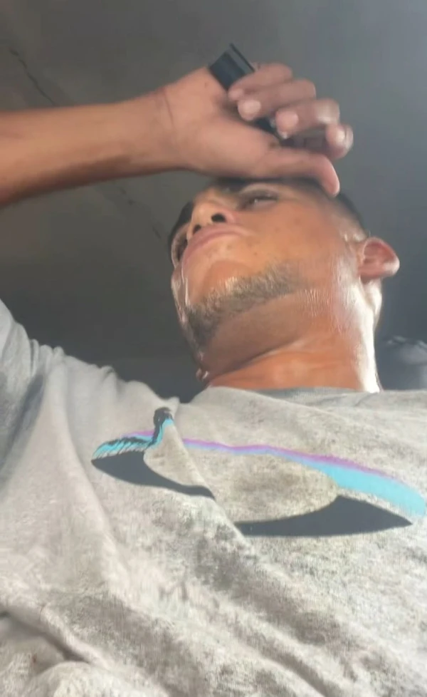 Junior Santos pediu socorro na rede social após ser baleado por Reprodução