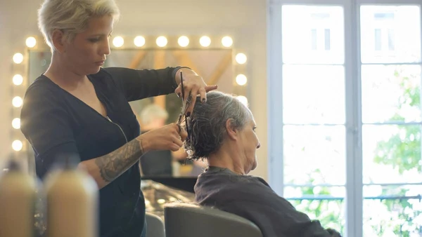 Mais do que tendência, ele acompanha as mudanças naturais do cabelo e facilita a rotina 