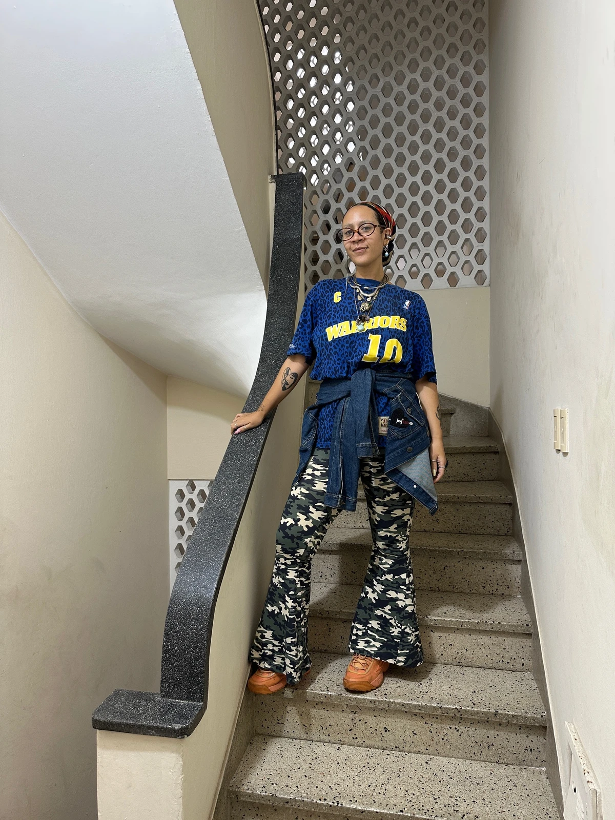 Neusa Natale montou um look maximalista esportivo 