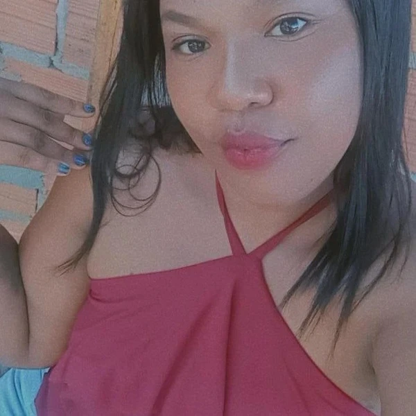 Sinaria foi morta dentro da própria casa por Reprodução