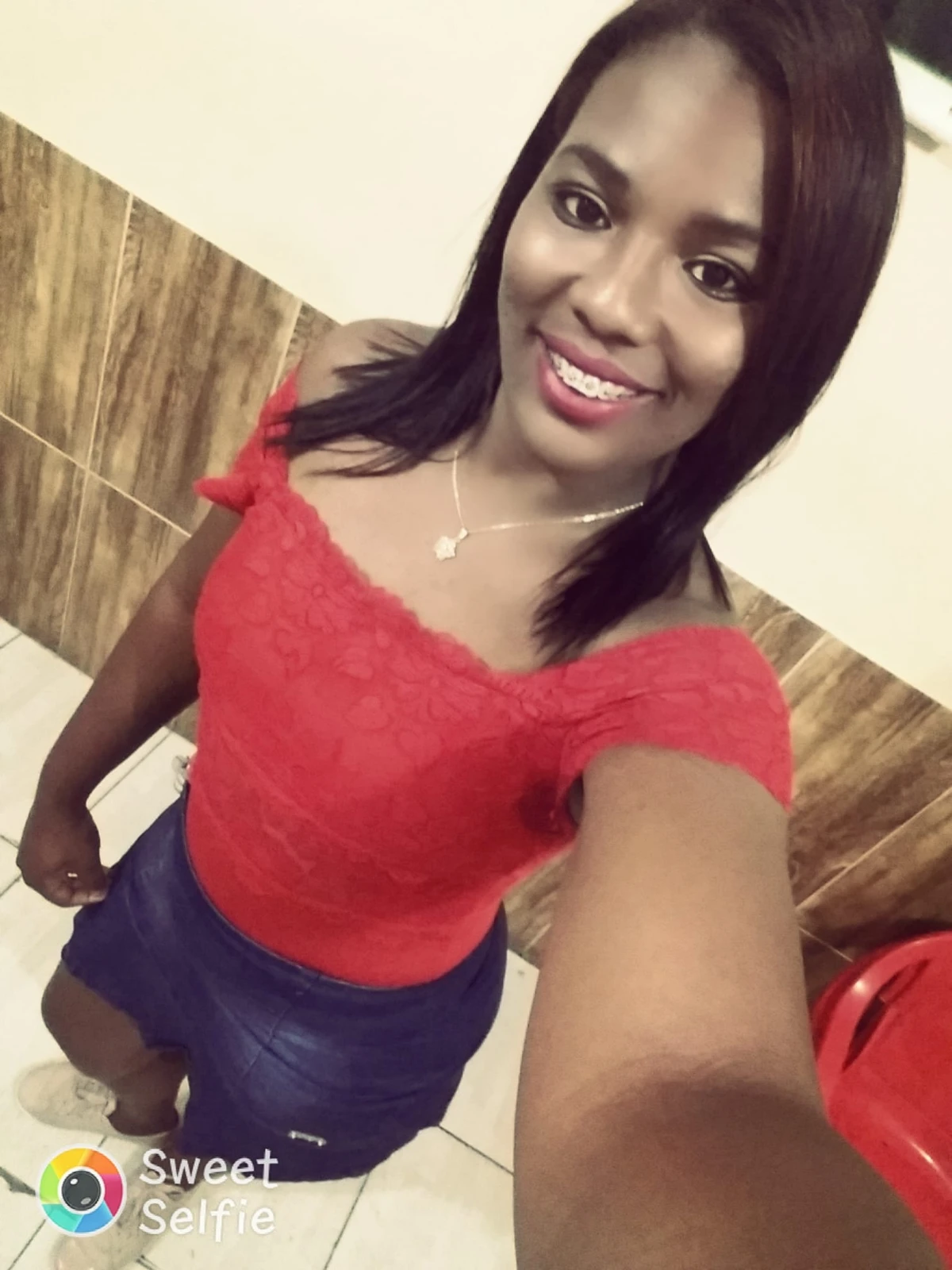 Sinaria foi morta dentro da própria casa por Reprodução