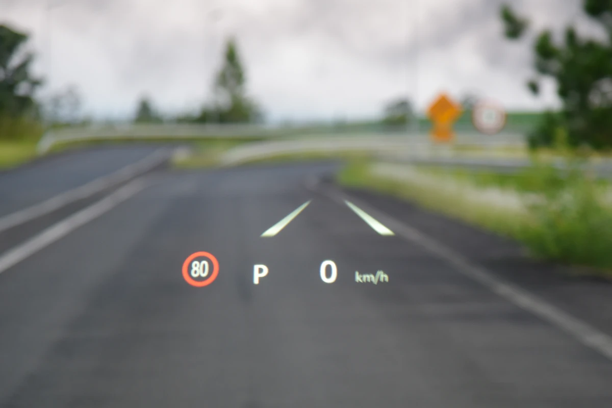 Na configuração SX o sistema projeta os dados no para-brisas por Divulgação 